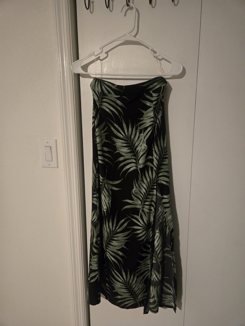 SHEIN Black Maxi Skirt with Green Palm Print and Side Slit - Picture 2 of 4